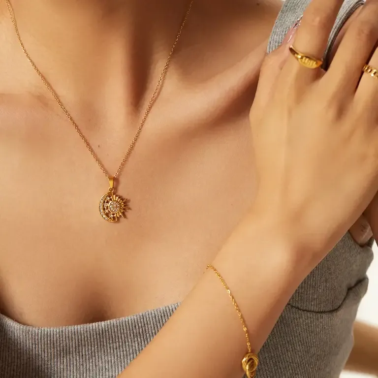 Radiant Sun & Moon Necklace – Sparkling Celestial Pendant with Shimmering Stars, Symbol of Eternal Balance and Cosmic Beauty
