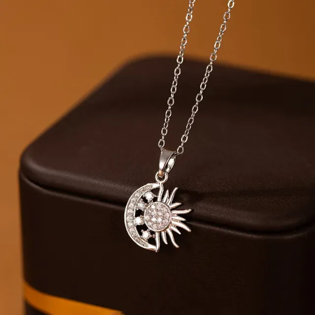 Radiant Sun & Moon Necklace – Sparkling Celestial Pendant with Shimmering Stars, Symbol of Eternal Balance and Cosmic Beauty