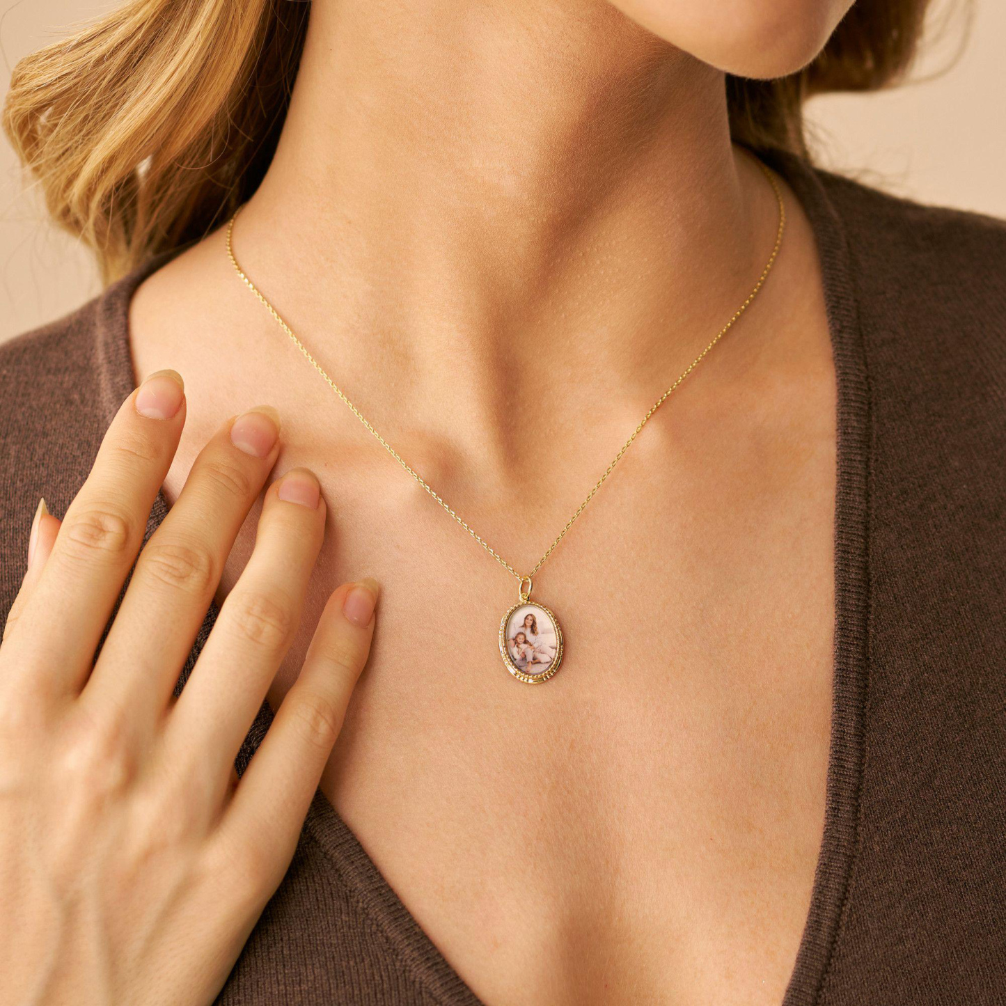 Vintage Style Custom Photo Necklace Classic Personalized Picture Frame Necklace Valentine's Day Gift for Her