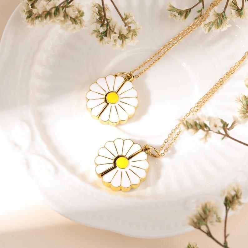Custom Hidden Message Daisy Locket Necklace Personalized Secret Message Necklate Gift for Her