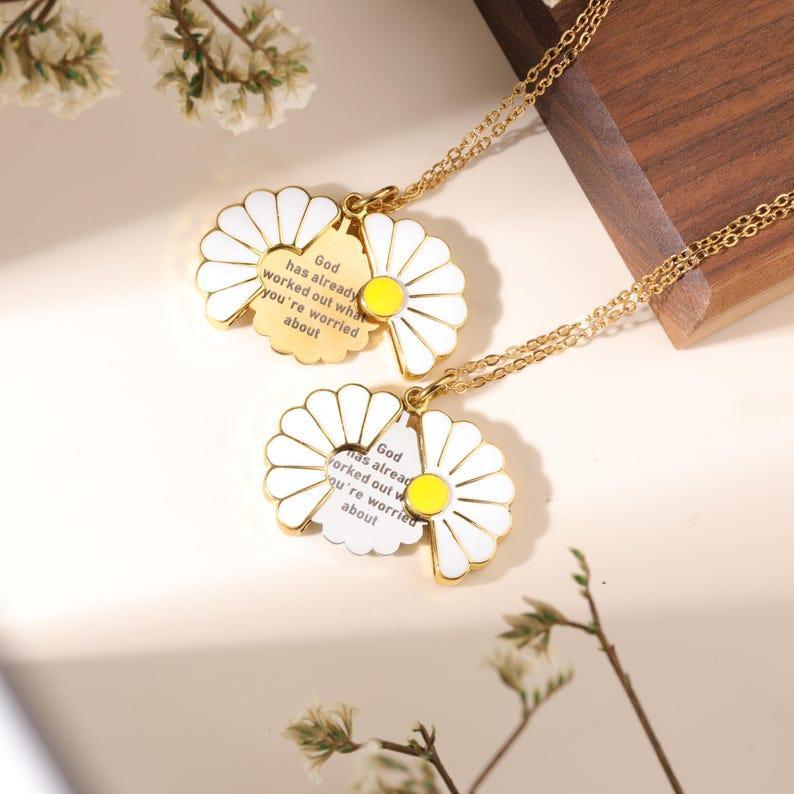 Custom Hidden Message Daisy Locket Necklace Personalized Secret Message Necklate Gift for Her