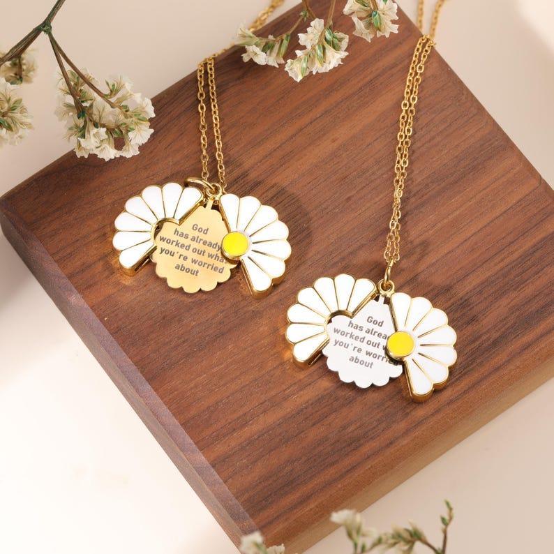 Custom Hidden Message Daisy Locket Necklace Personalized Secret Message Necklate Gift for Her