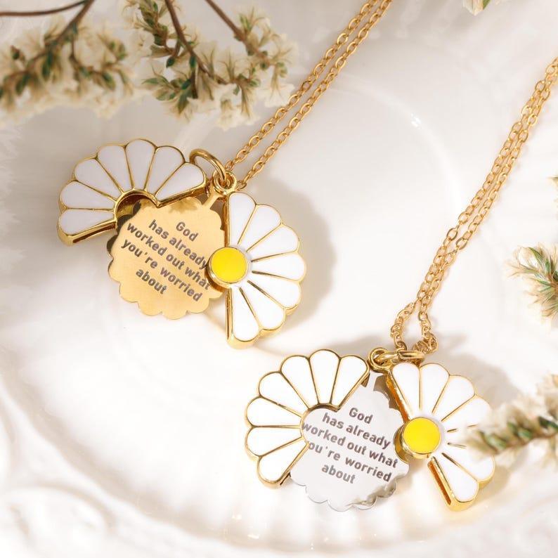 Custom Hidden Message Daisy Locket Necklace Personalized Secret Message Necklate Gift for Her