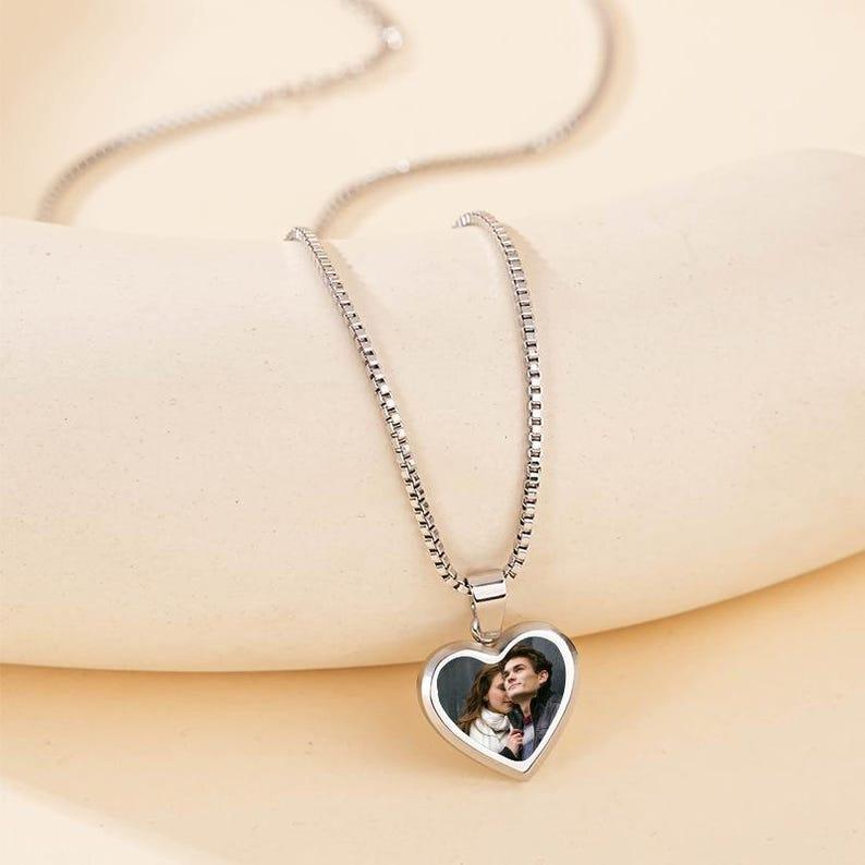 Mother's Day Gifts Custom Photo Hidden Heart Magic Necklace Personalized Cold Concealed Photo Necklace Heat Reveal Picture Necklace Gifts for Her