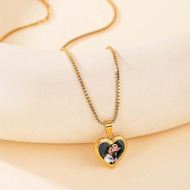 Mother's Day Gifts Custom Photo Hidden Heart Magic Necklace Personalized Cold Concealed Photo Necklace Heat Reveal Picture Necklace Gifts for Her