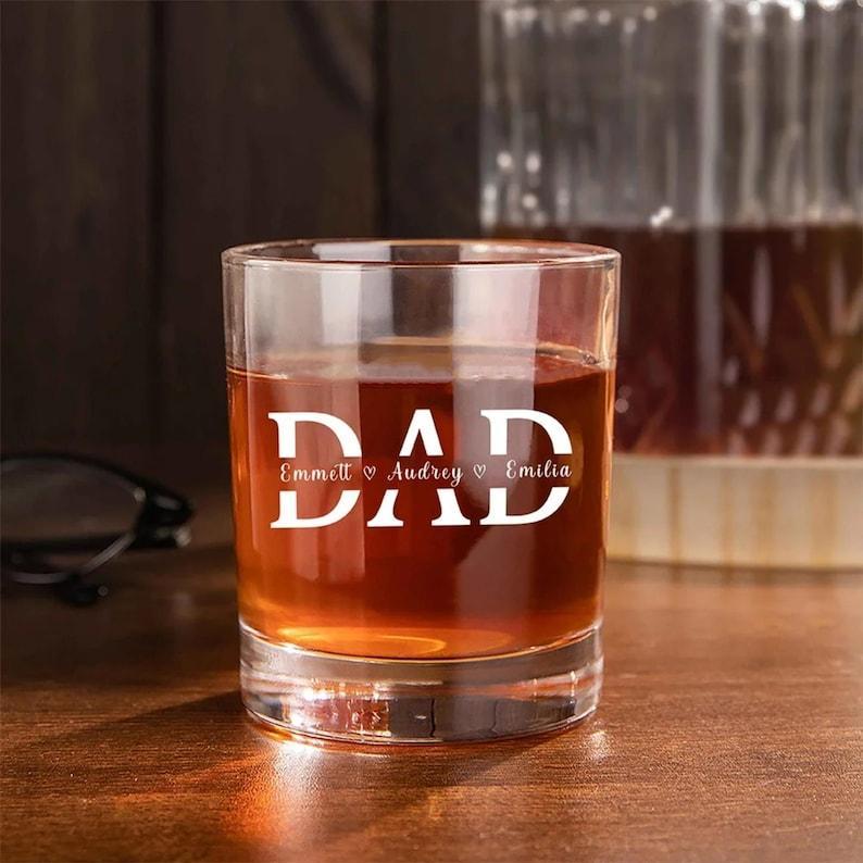 Custom Whiskey Glass for Dad - Personalized 10oz Bourbon Glass with Kid's Name, Alcohol Gift for Father's Day, Grandpa or Son