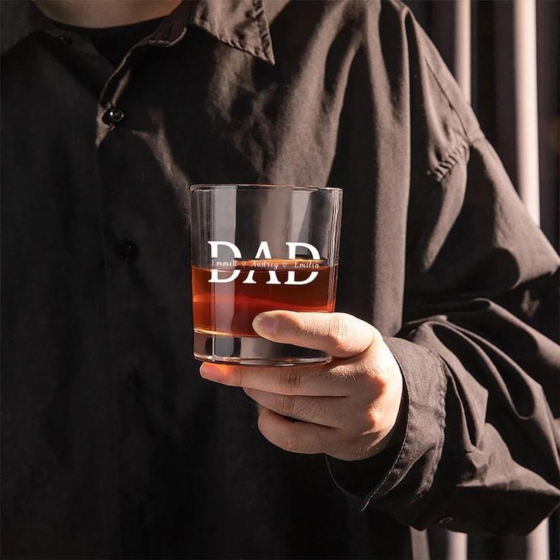 Custom Whiskey Glass for Dad - Personalized 10oz Bourbon Glass with Kid's Name, Alcohol Gift for Father's Day, Grandpa or Son