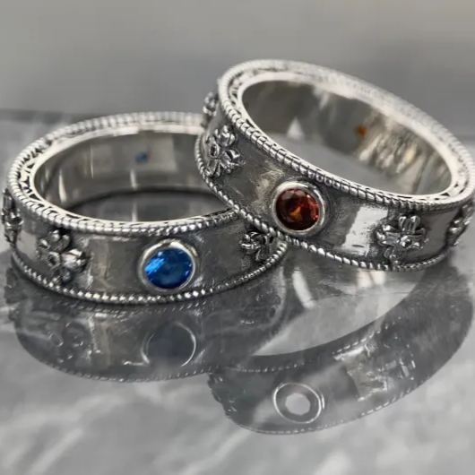 Floral Carved Band with  howls ring inlaid with shiny diamonds For Couple Gifts