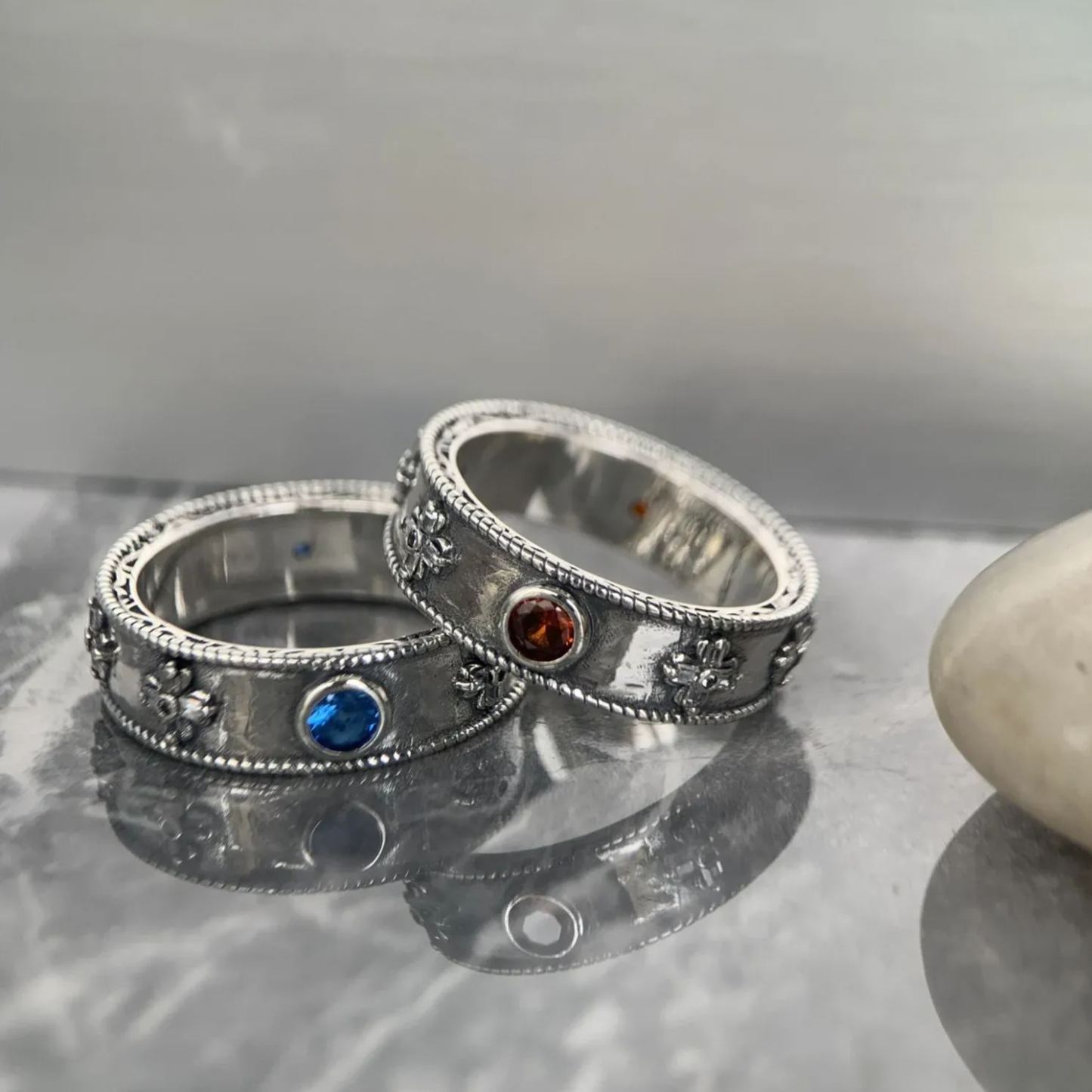 Floral Carved Band with  howls ring inlaid with shiny diamonds For Couple Gifts