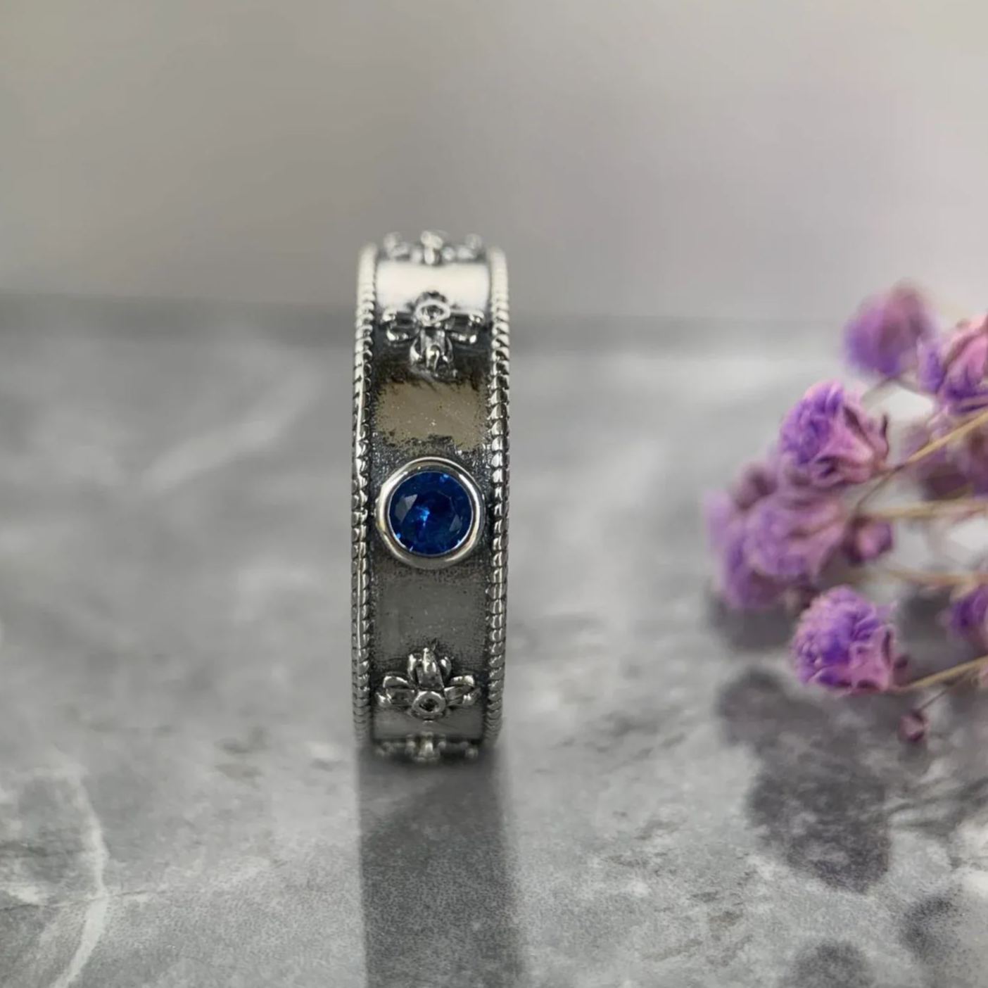 Floral Carved Band with  howls ring inlaid with shiny diamonds For Couple Gifts