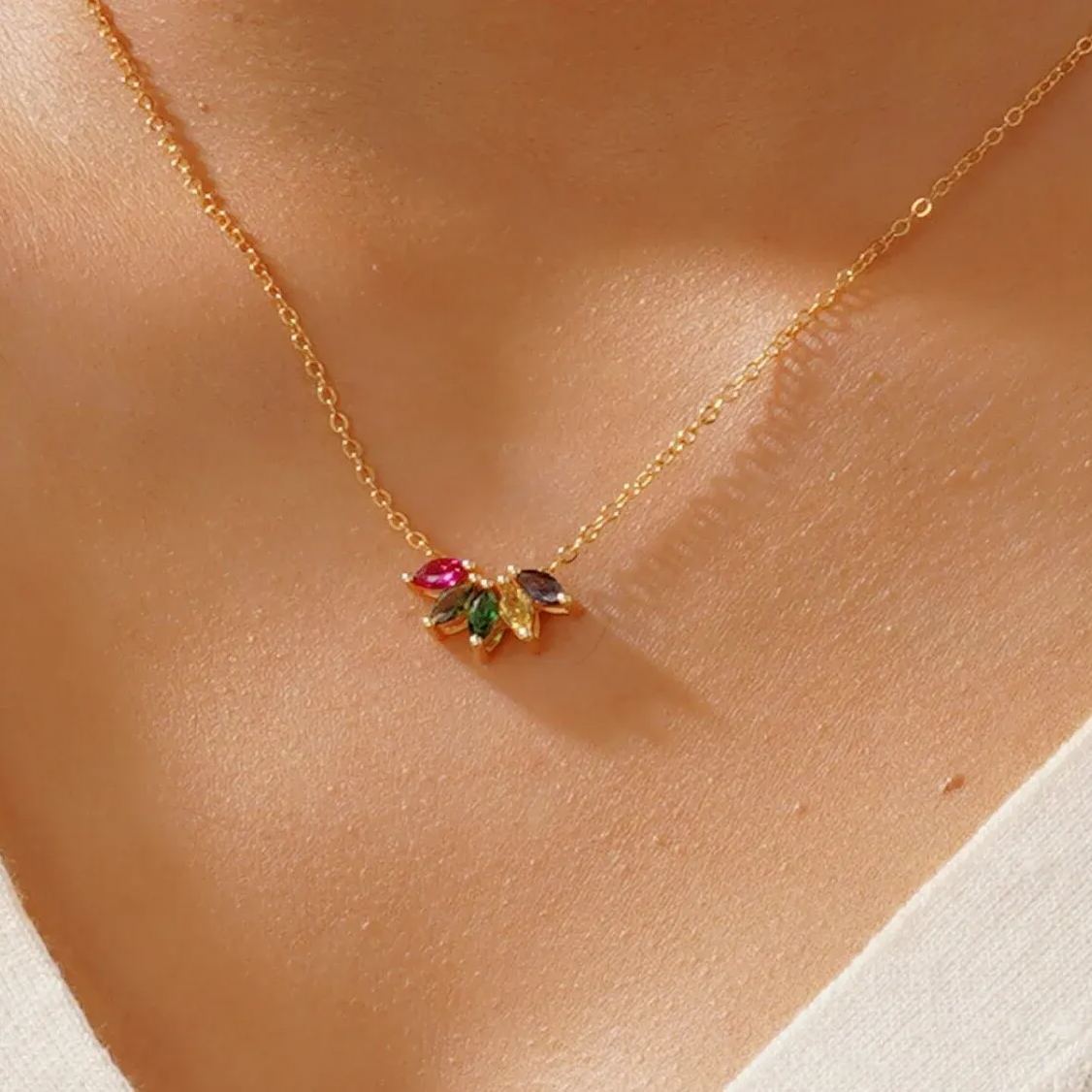 Personalized Family Birthstone Necklace Custom Number of Stones Family Tree Birthstone Necklace Minimalist Family Stone Jewelry Gift for Her