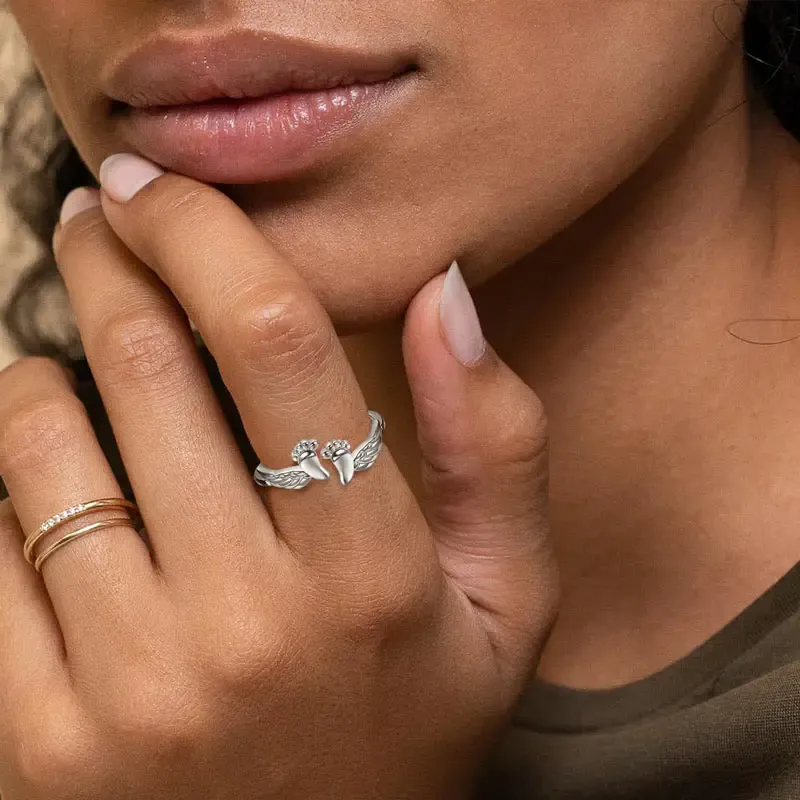 Baby Foot with Angel Wings Ring – Meaningful Mom & Child Keepsake For Mom Gifts