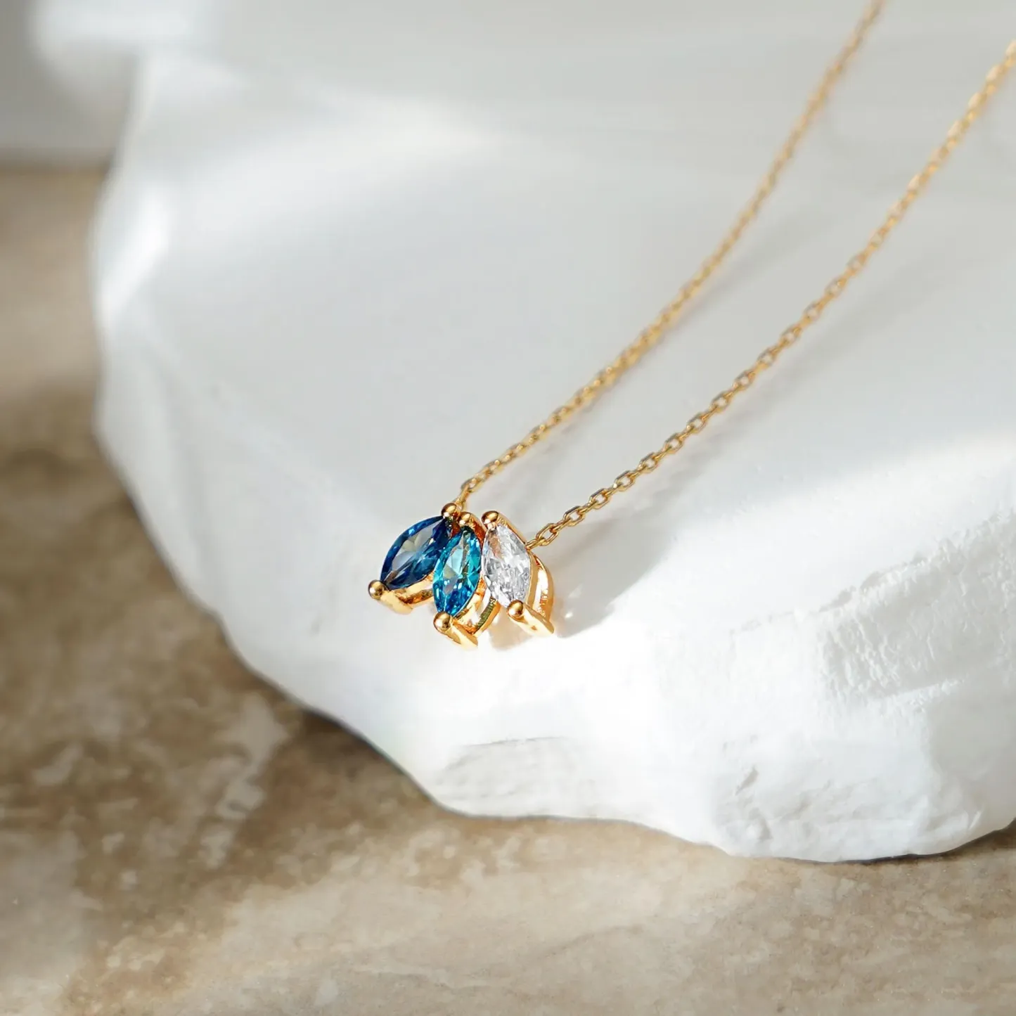 Personalized Family Birthstone Necklace Custom Number of Stones Family Tree Birthstone Necklace Minimalist Family Stone Jewelry Gift for Her