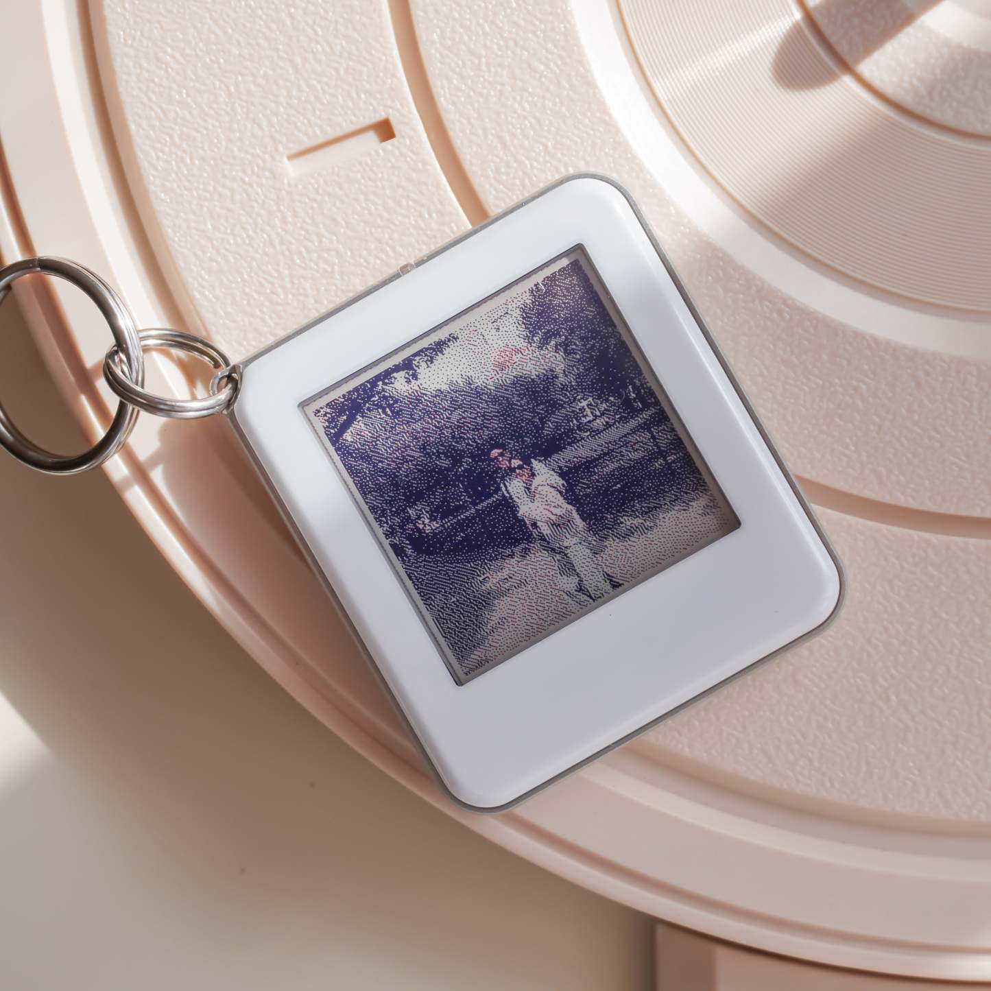 NFC E-Ink Photo Keychain - Instantly Update & Display Your Favorite Photos, Battery-Free Mini Frame