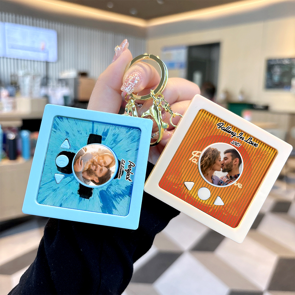 Personalized Photo Music Album Keychain Voice Recorder Custom Song Keychain with Picture and Album Art Mini Record Player Keychain