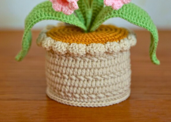 Romantic LED Crocheted Lily of the Valley – Glowing Knit Flower for Valentine’s Day - NameNecklaceAU