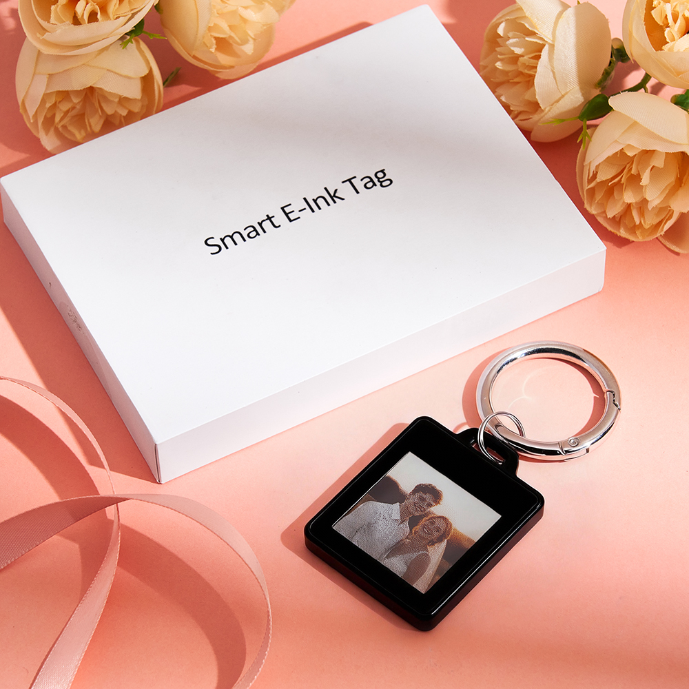 E-Ink Tag Colorful Screen Smart Tracker Keychain – Changeable Photo Display, Anti-Lost Locator with E-Ink Screen -  NameNecklaceUK