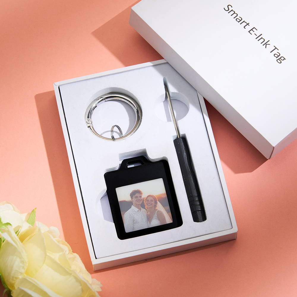 E-Ink Tag Colorful Screen Smart Tracker Keychain – Changeable Photo Display, Anti-Lost Locator with E-Ink Screen -  NameNecklaceUK