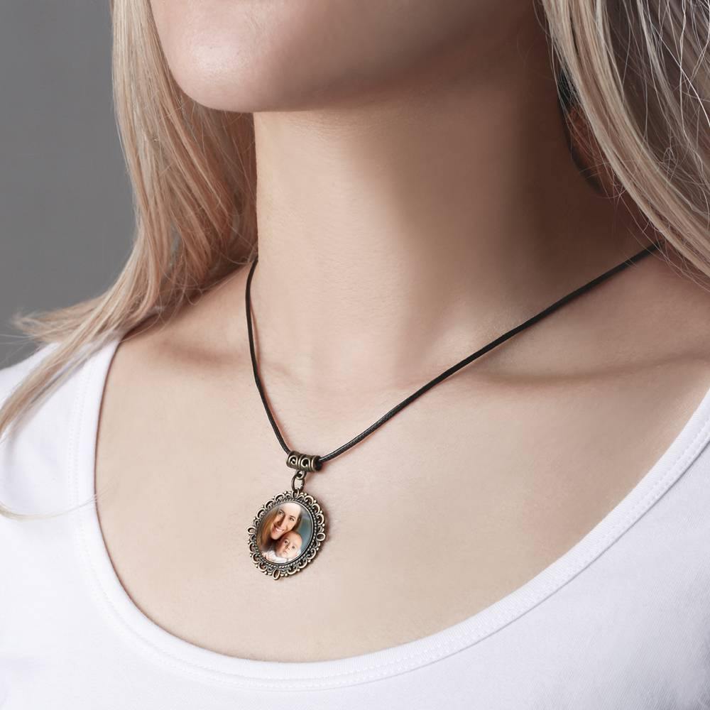 Round Photo Necklace - yournamencklaceuk