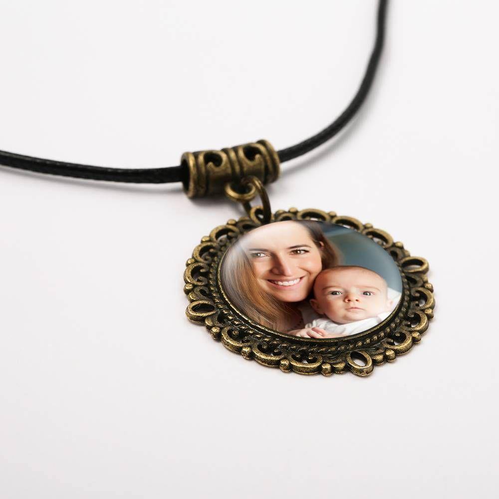 Round Photo Necklace - yournamencklaceuk