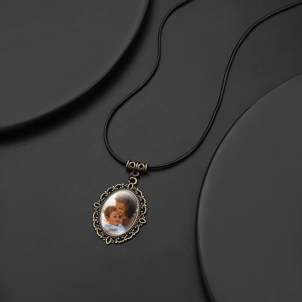 Oval Photo Necklace - yournamencklaceuk