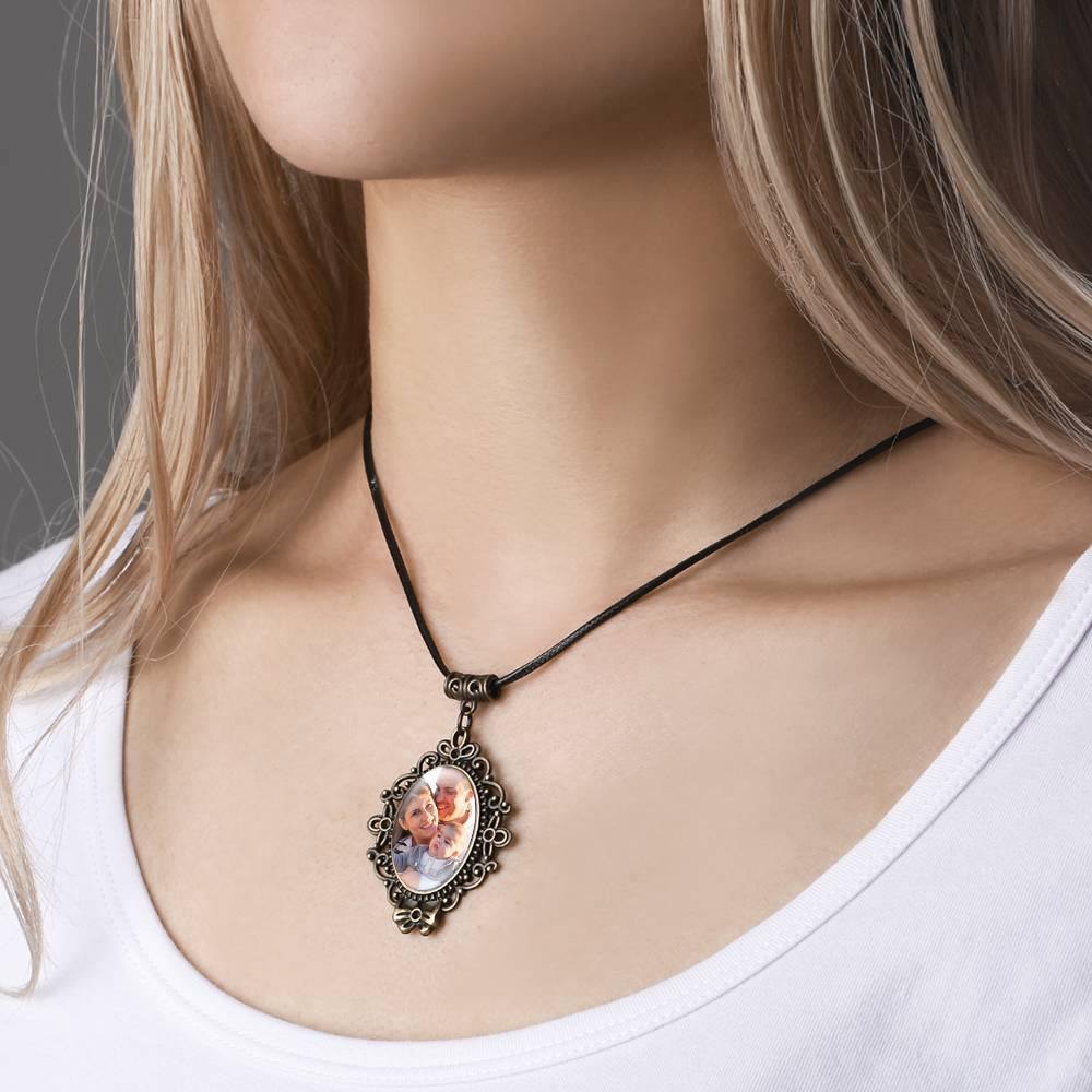 Oval Photo Necklace with Floral Border - yournamencklaceuk