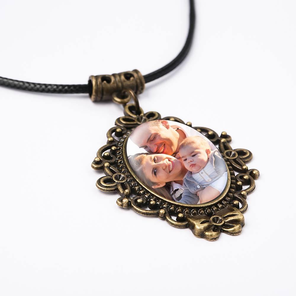 Oval Photo Necklace with Floral Border - yournamencklaceuk