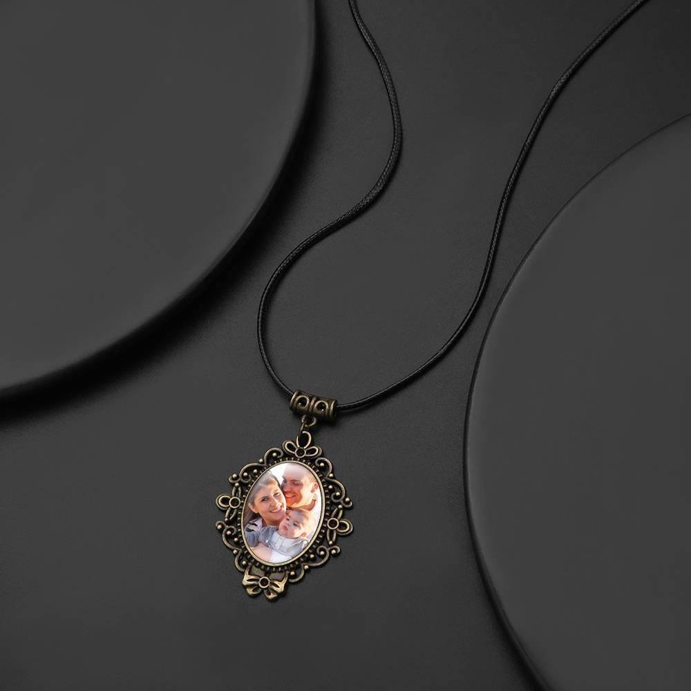 Oval Photo Necklace with Floral Border - yournamencklaceuk