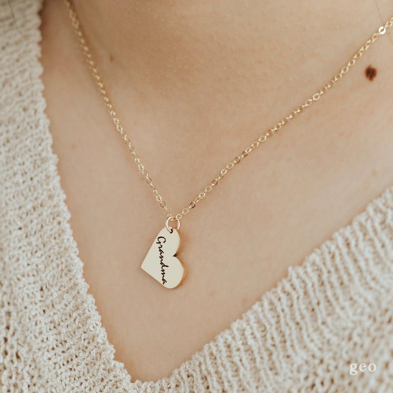 Custom Name Necklace Personalized Gift for Women Mama Necklace for Mom Engraved Gift for Mom Valentine's Day Gift Charm Necklace Mom Jewelry