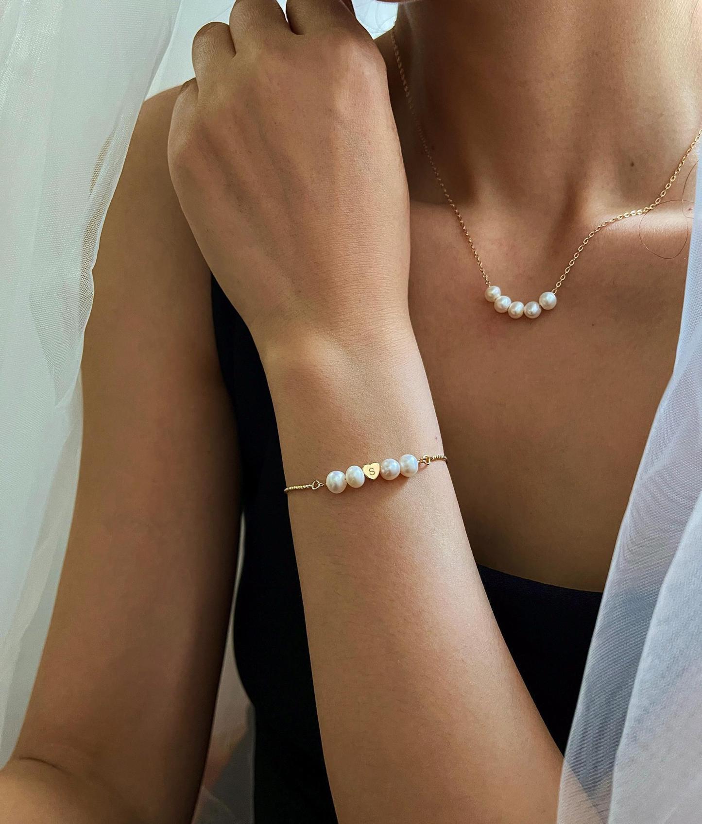Personalized Initial Heart Bracelet Custom Letter Pearl Beaded Chain Gifts for Her -  NameNecklaceUK