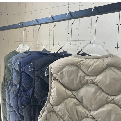 軽量・携帯に優れた 高級 ダウン ベスト（冬用）