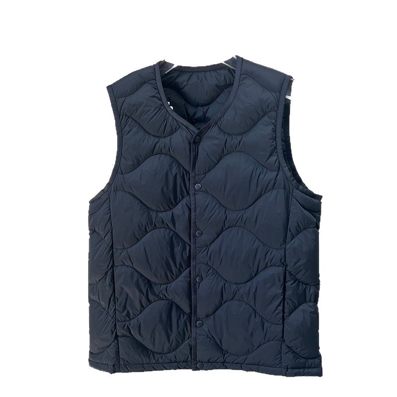 軽量・携帯に優れた 高級 ダウン ベスト（冬用）