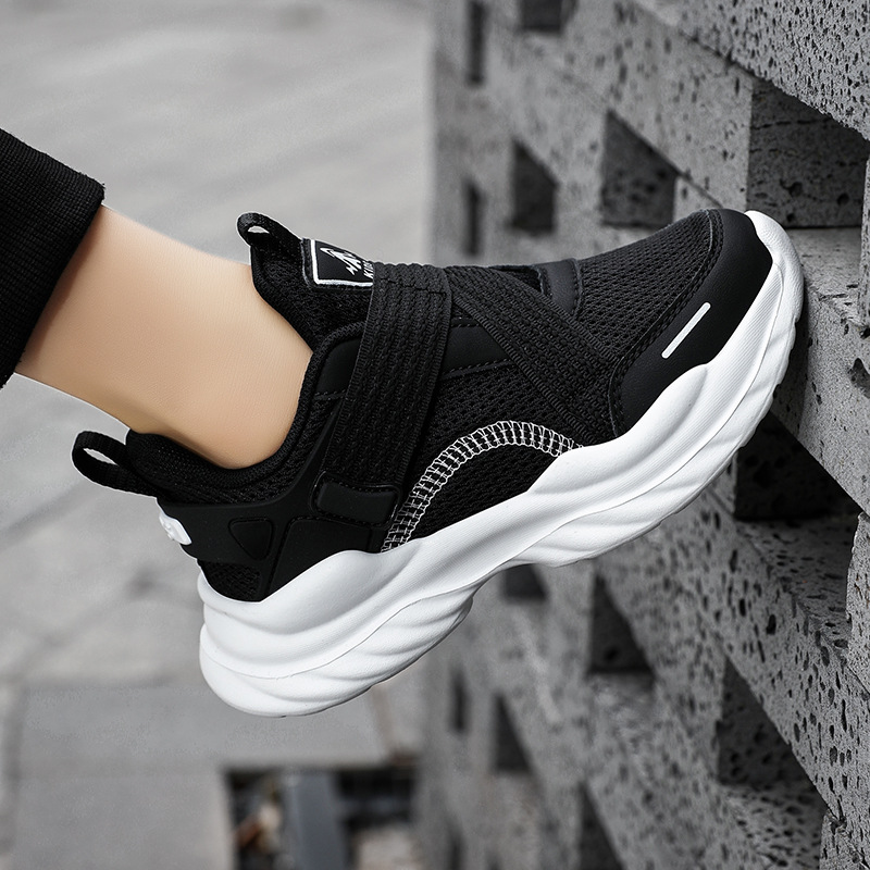 2026 春新作 キッズ メッシュランニングシューズ