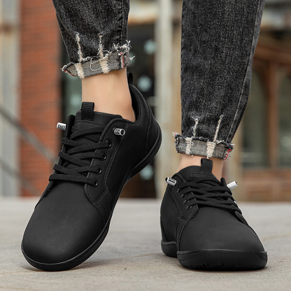 本革・ワイド幅 裸足感覚スニーカー（メンズ）