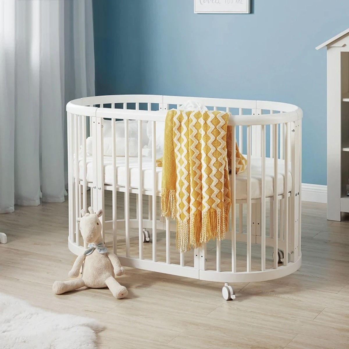 Multi-functional 6- in-1 Round wooden baby crib