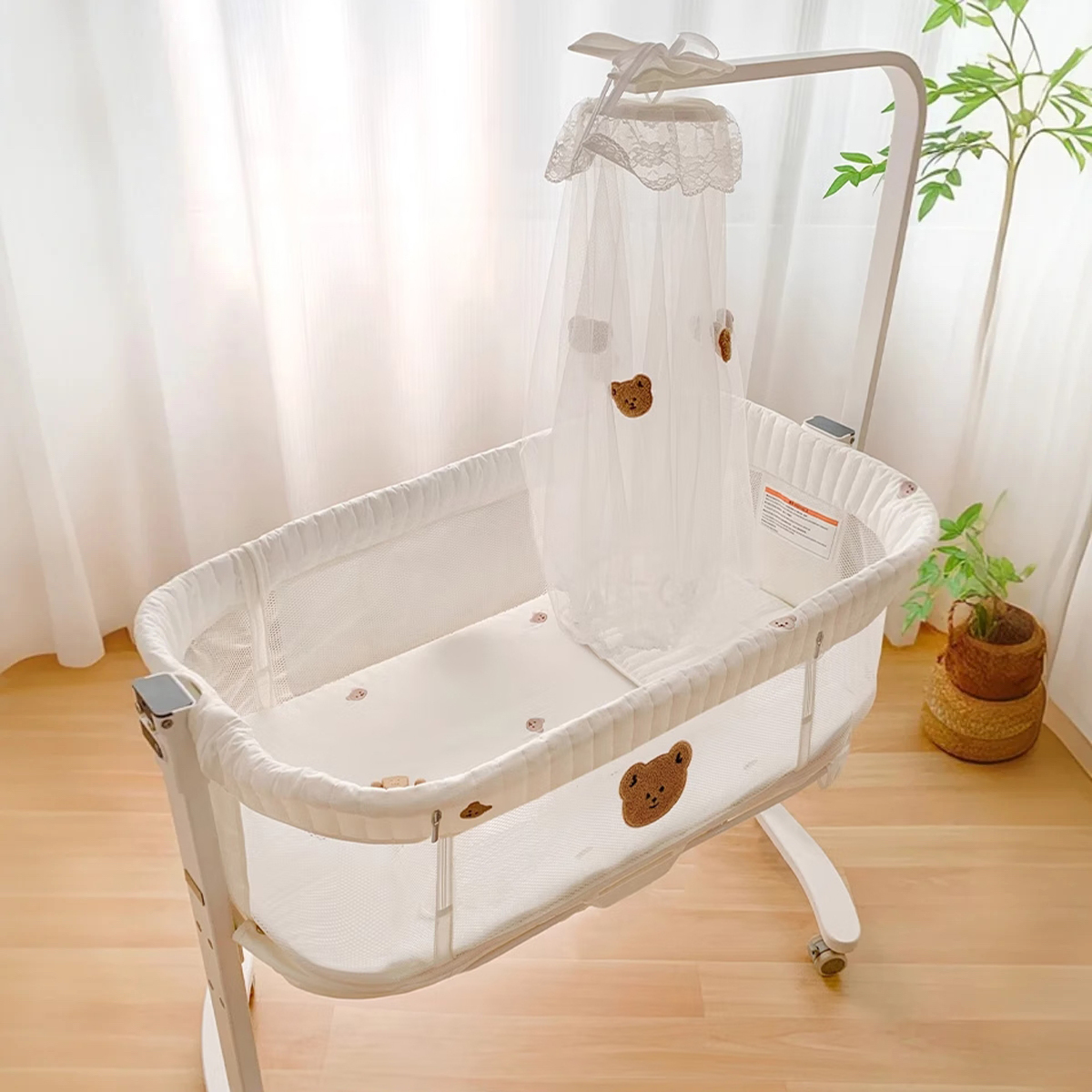Movable baby crib with mosquito net