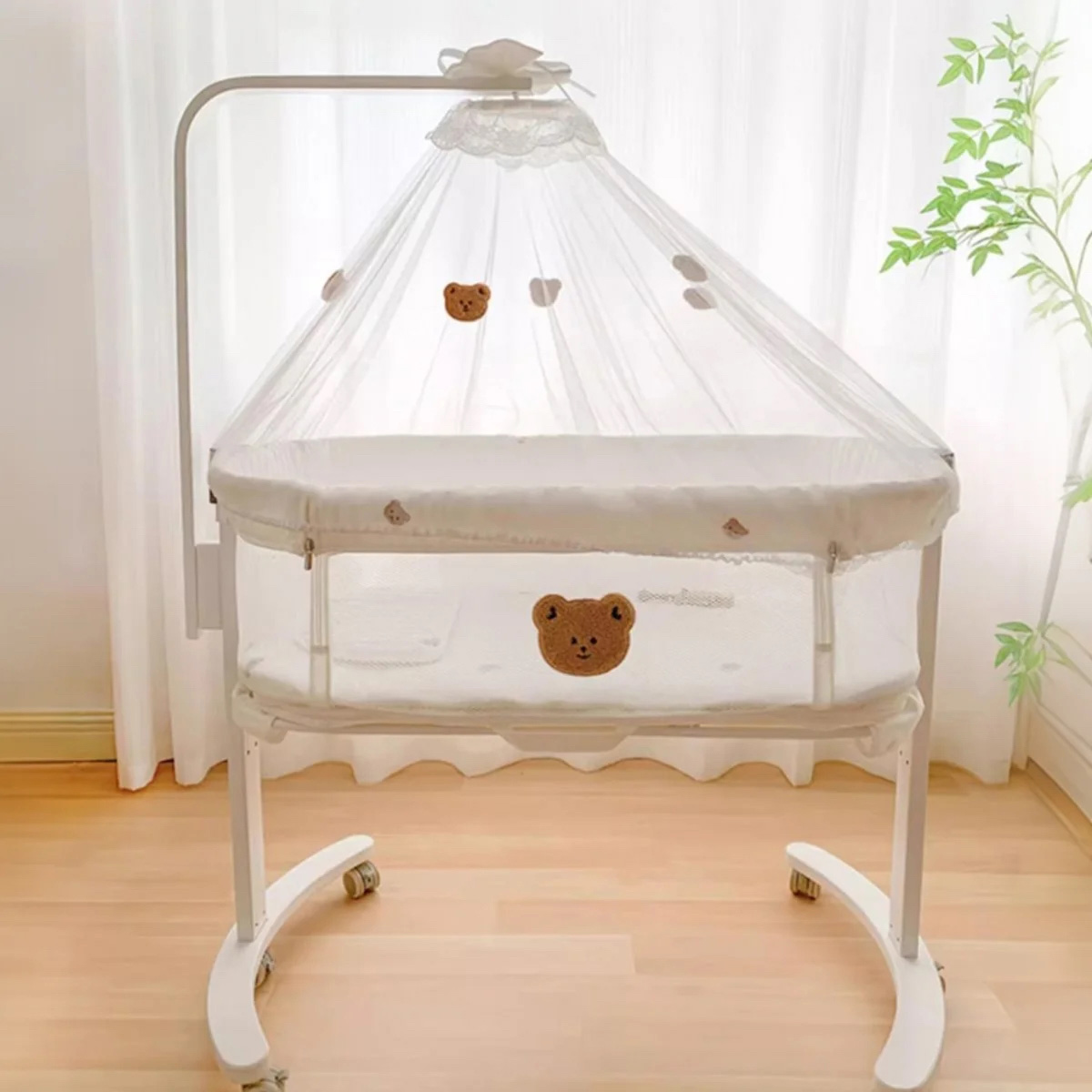 Movable baby crib with mosquito net