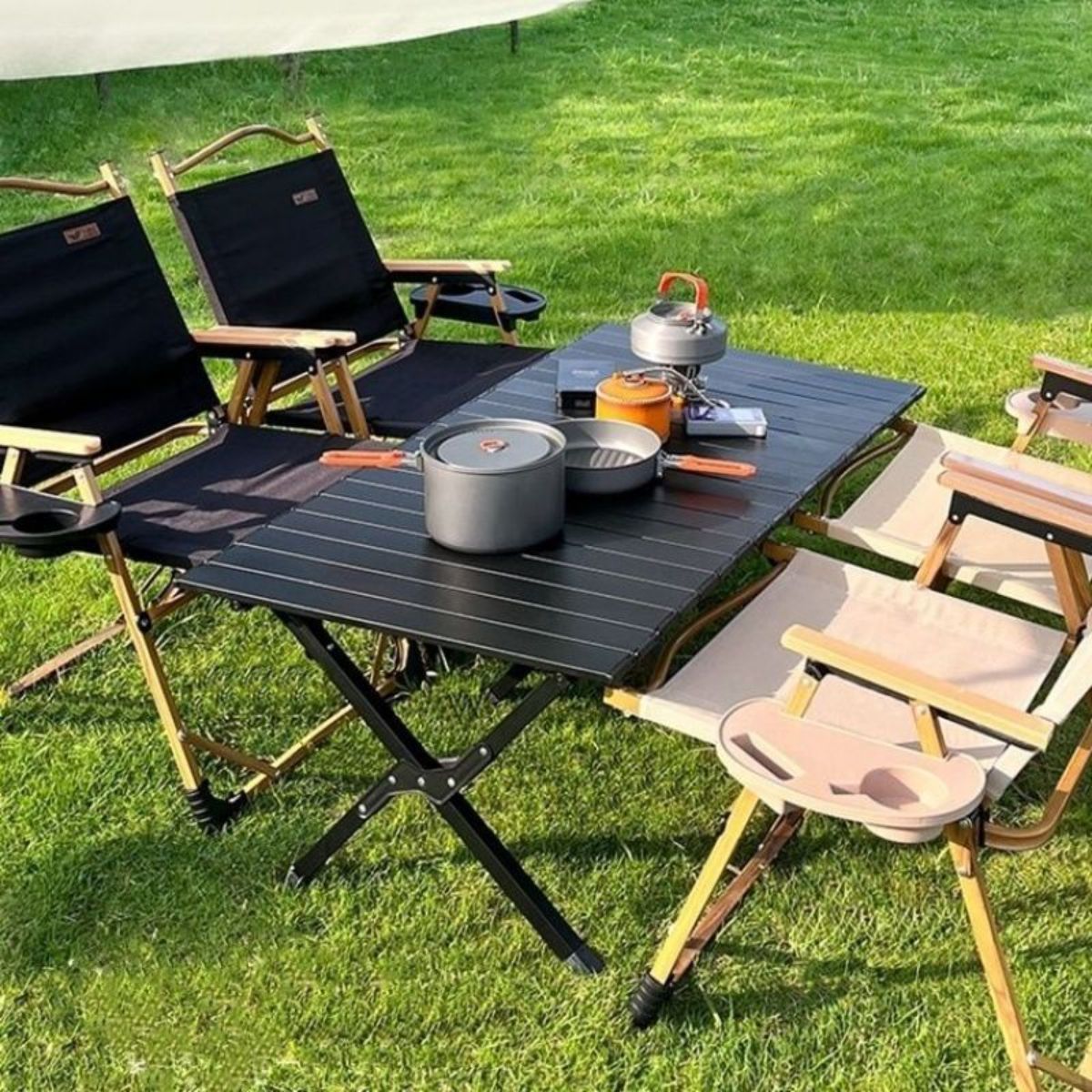 Portable outdoor folding table