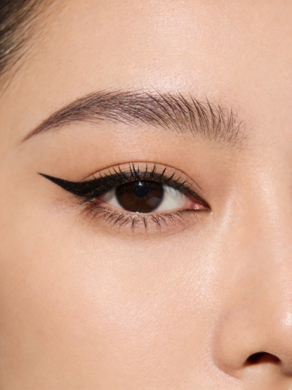 Waterproof highlighting eyeliner