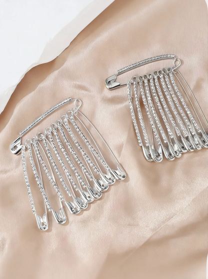 [Fashionable and safe] Simple and advanced rhinestone pin