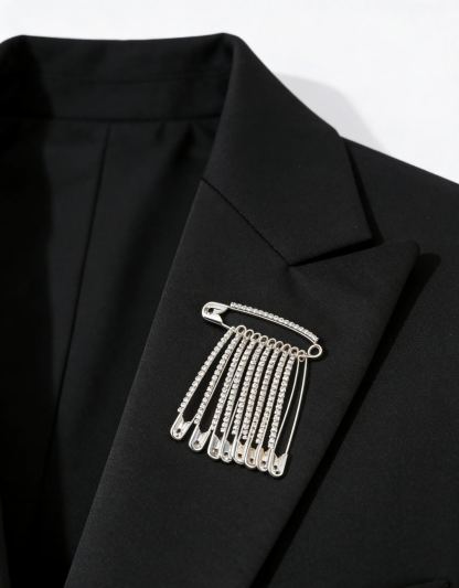 [Fashionable and safe] Simple and advanced rhinestone pin