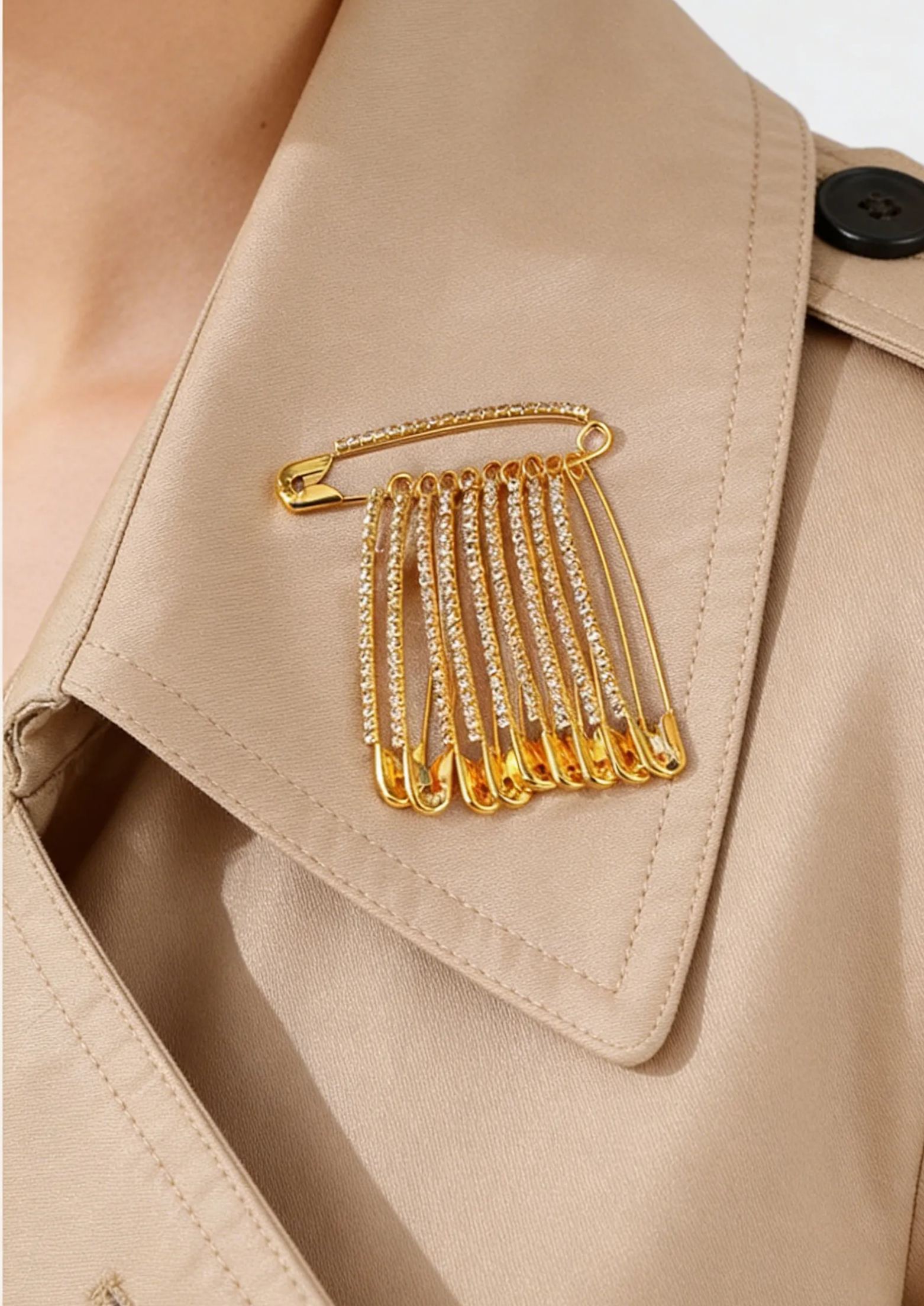 [Fashionable and safe] Simple and advanced rhinestone pin