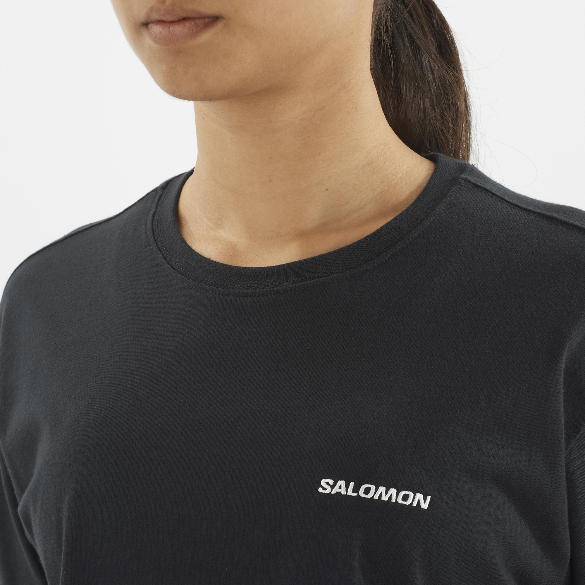 LC2527800_2_MOD_salomonlogocroptee_deepblack_col_w