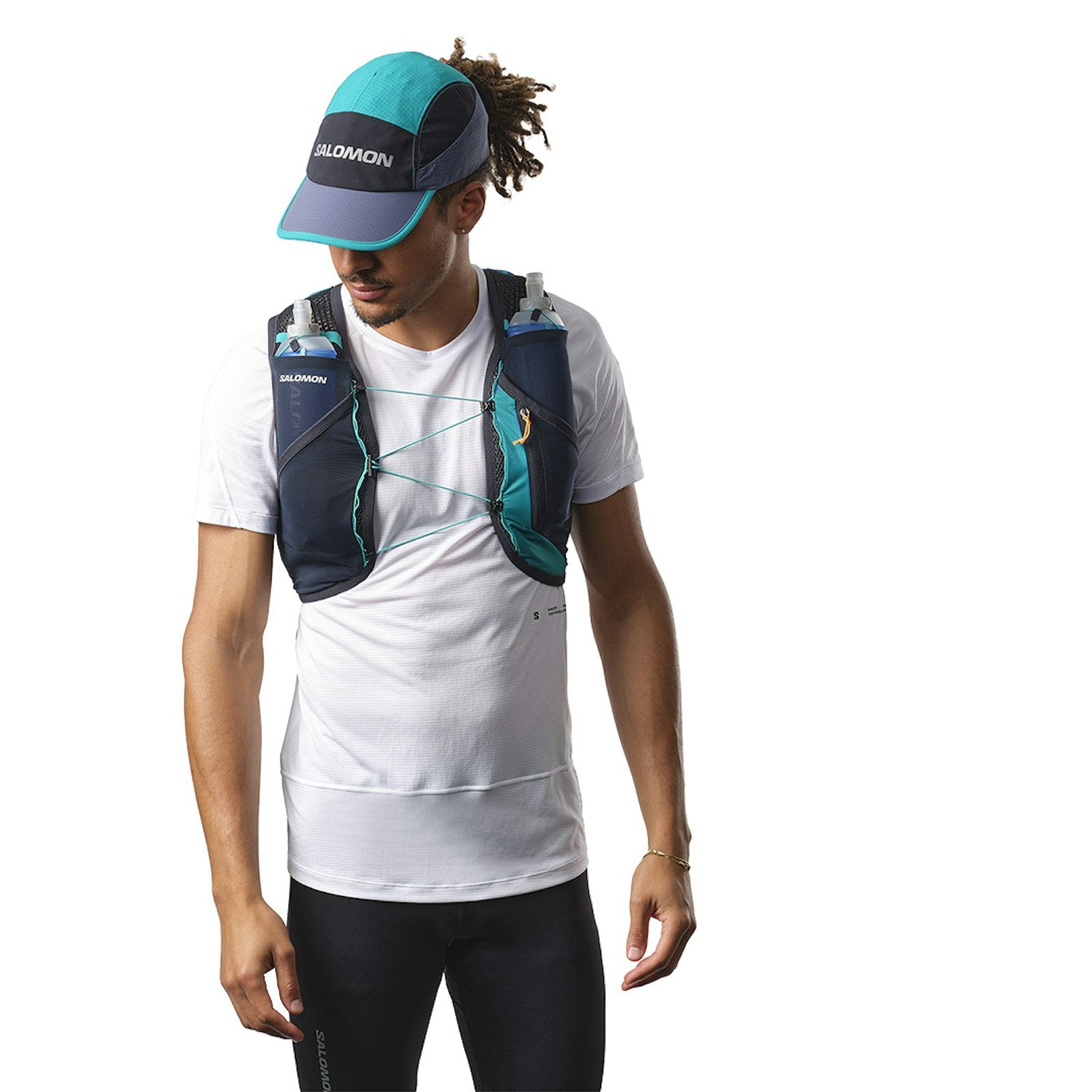 新品未使用 SALOMON ACTIVE SKIN 8 with FRASK M ACTIVE SKIN 8 Unisex Running Vest with flasks included | Salomon