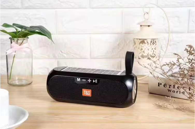 Multifunctional Portable Entertainment Device: Home Theatre, Audio Player, Mobile Phone, Karaoke, Computer, Outdoor Party