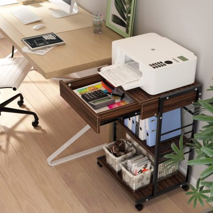 プリンター台 キャスター付き DE WEL 複合機ラック 3段 引き出し付き 中棚調整 幅50cm 奥行40cm 机上＆机下台 中棚5段階高さ調節可能 A4ファイル対応 総耐荷重60kg パソコンワゴン プリンターラック PCラック サイドワゴン プリンターワゴン プリンターカート 高安定性 防錆び 組立簡単 大空間 収納便利 移動便利 キッチン収納 オフィス 家庭用 おしゃれ ウォルナット