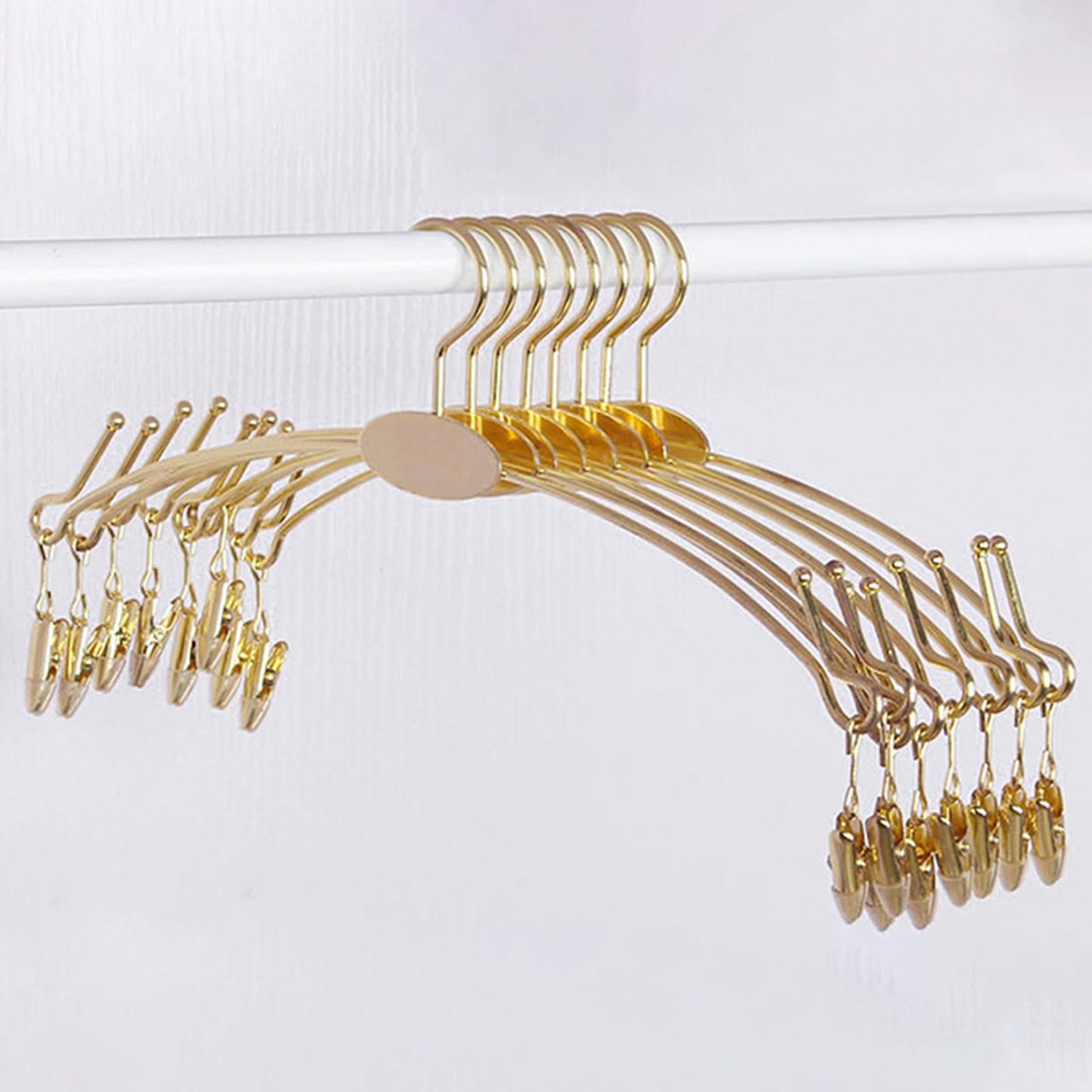 DEWEL ハンガー 洗濯ハンガー 洗濯物干し 滑らない 型崩れ防止 10本 セット ステンレスハンガー 物干しハンガー クリップハンガー 洗濯干し タオル干しハンガー キャッチハンガー 衣類ハンガー 大人/子供/ベビー ステンレス製 頑丈 軽量 おしゃれ 幅28cm 収納 便利 ゴールド