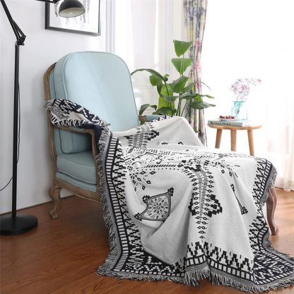 DEWEL マルチカバー おしゃれ ソファカバー 1－2人掛け 長方形 130*180cm ブランケット フリンジ付き 多機能 テーブルクロス ベッドカバー 綿+ポリエステル 滑り止め 水洗い 四季通用