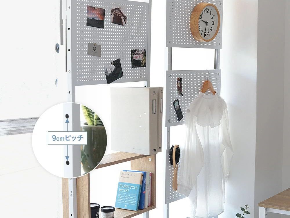 DEWEL 突っ張りラック つっぱり棚 幅90cm ウォールラック 壁面収納 突っ張り棚 高さ194.5-275cm つっぱり棒 棚 省スペース ホワイト×ナチュラル 有孔ボード付き ペグラック付き マグネット付き (ホワイト×ナチュラル, 幅90cm)