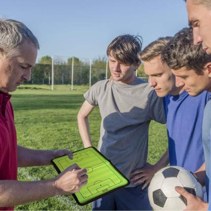 サッカーボード 作戦ボード 作戦盤 折り畳み式 マグネット 専用ペン付き コーチングボード 戦略指導 戦術ボード 作戦板 タクティックボード ファスナータイプ 打合せ 持ち運びに便利